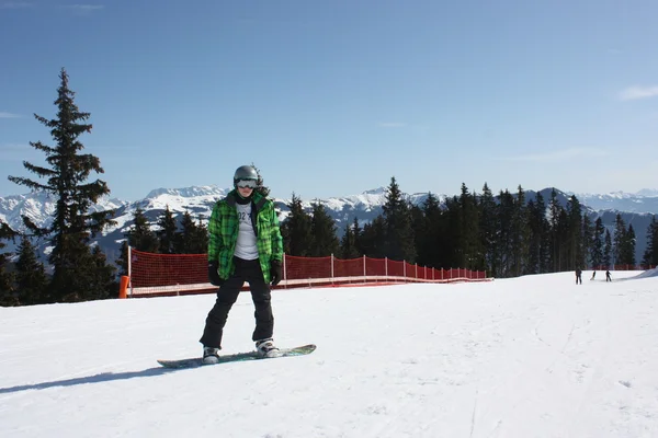 Junger Snowboard-Mann. — Stockfoto
