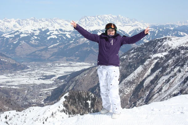 Young woman on the Kaprun, skiing resort in Austria. — Stock Photo, Image