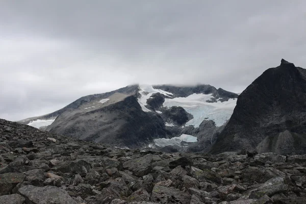 On the top of mountain, covered by snow and ice. Tracking near the Trollstigen, Norway. — Stock Photo, Image