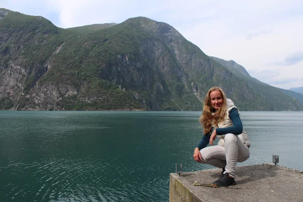 Young woman on the Fjord in Norway. — Stock Photo, Image