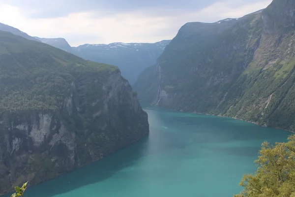 En uno de los fiordos más populares de Noruega . —  Fotos de Stock