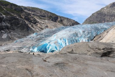 Norveç'te bir buzul Nigardsbreen olduğunu.