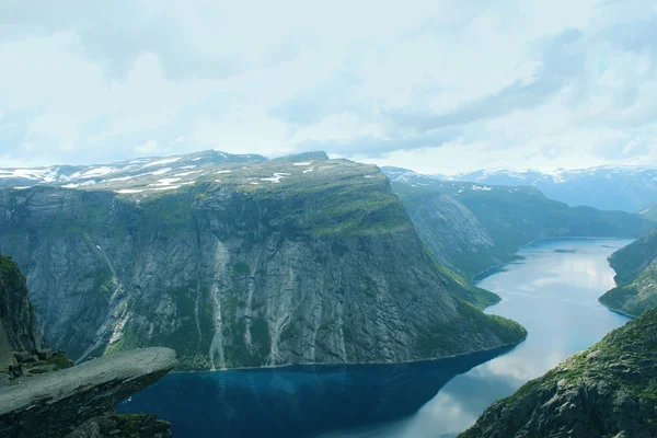 Troll's tongue (norw. Trolltunga) is one of the popular sight places in Norway. — Stock Photo, Image