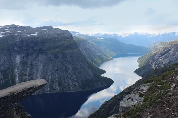 Язык тролля (норв. Тролля) является одним из популярных достопримечательностей Норвегии . — стоковое фото