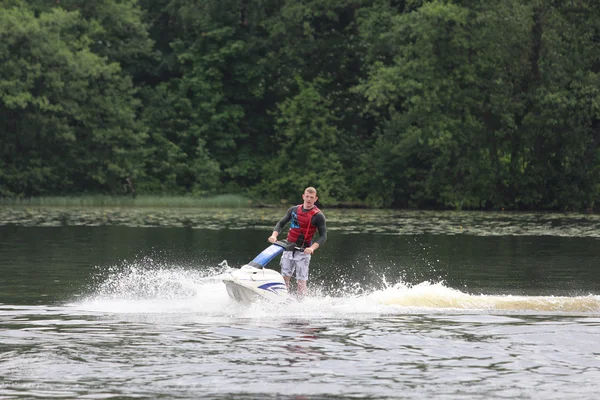 Akční Foto muž na jetski. — Stock fotografie