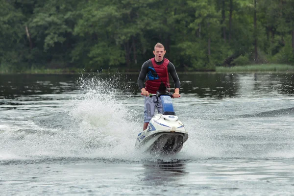 Acción foto hombre en moto acuática . —  Fotos de Stock