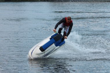 Seadoo eylem fotoğraf adam. Jet Ski hileler.