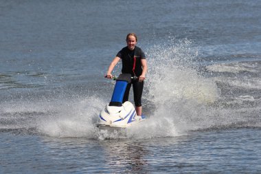 Eylem fotoğraf kız jet ski üzerinde.