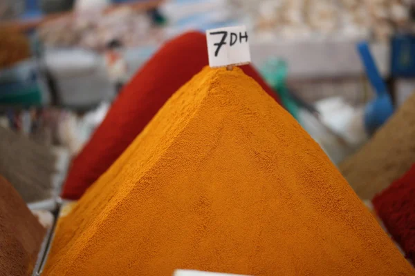 Especiarias no mercado em Agadir, Marrocos . — Fotografia de Stock