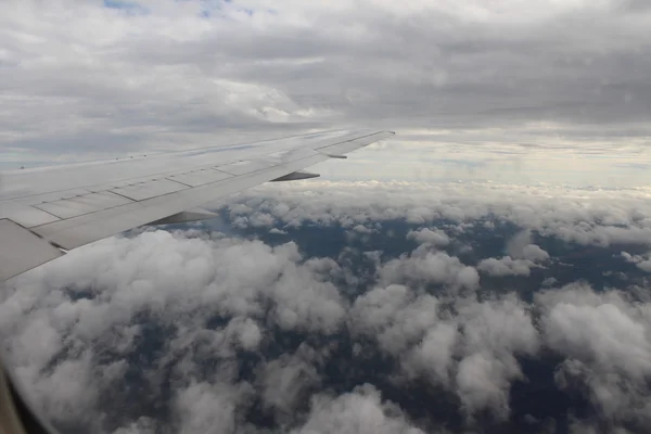 Nubes cúmulos. Viajes . — Foto de Stock