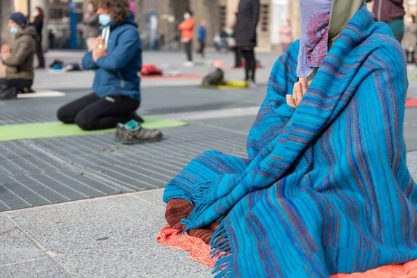 Professeurs Yoga Protestant Contre Blocus Les Restrictions Covid Dans Une — Photo