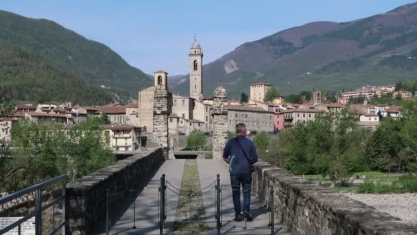 Bobbio Italien Blick Auf Bobbio Von Der Buckelbrücke Und Des — Stockvideo
