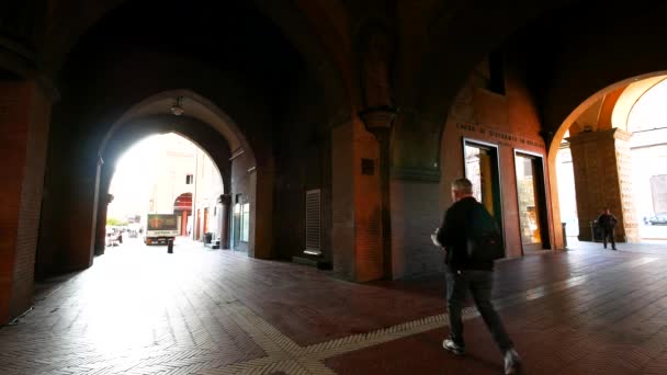 波洛尼亚 意大利 波德斯特宫下方拱廊的音室 — 图库视频影像