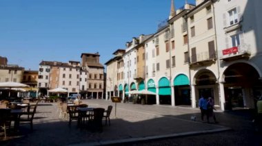 Mantua, İtalya, Erbe Meydanı manzarası