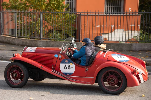 Piacenza, İtalya, 1000 Miglia tarihi yarış arabası, Aston Martin le mans 1933
