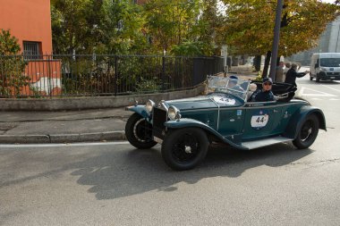 Piacenza, İtalya, 1000 Miglia tarihi yarış arabası, Lancia Lambda Spider 1929