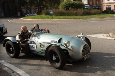 Piacenza, İtalya, 1000 Miglia tarihi yarış arabası, HW Alta Jaguar 1951