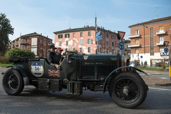 Piacenza, İtalya, 1000 Miglia tarihi yarış arabası, Bentley Open Tourer 1928