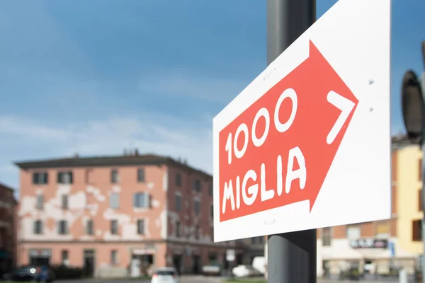 Piacenza, İtalya, 1000 Miglia tarihi yarış arabası, 1000 Miglia yarış sinyali