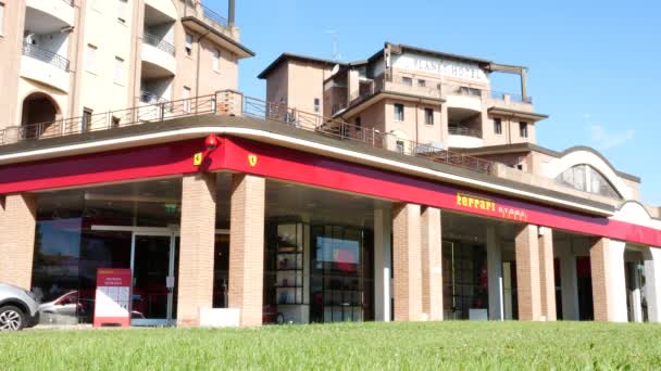Maranello Italien Ferrari Flagship Store — Stockvideo
