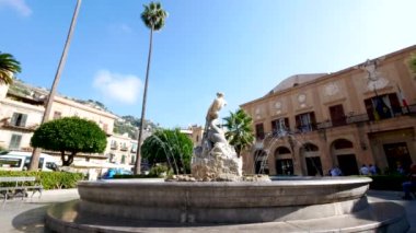 Monreale, İtalya, Vittorio Emanuele Meydanı manzarası