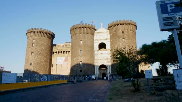 Nápoles Italia Entrada Principal Del Castillo Maschio Angioino — Vídeos de Stock