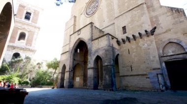 Napoli, İtalya, Saint Chiara Kilisesi 'nin ana cephesi.