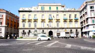Napoli, İtalya, Trieste ve Trento Meydanı manzarası