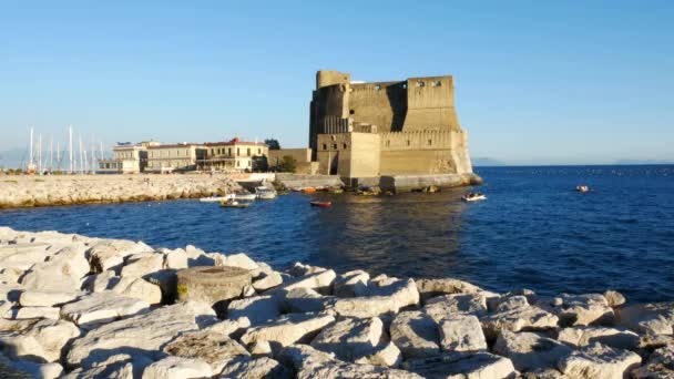 ナポリ イタリア 夕日の卵城と海の風景 — ストック動画