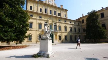 Parma, İtalya, Ducal Sarayı ve öngörülü polis binası