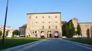 Parma, İtalya, Piazzale della Pace Meydanı ve Pilotta Sarayı