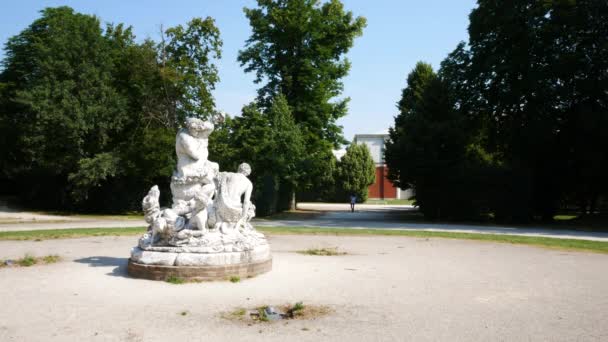Parma Talya Bir Grup Sileno Heykeli Duello Parkında — Stok video