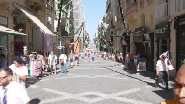 Valletta Malta Pessoas Caminham Rua Republic — Vídeo de Stock