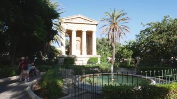 マルタのバレッタ下バラッカ庭園の噴水 — ストック動画