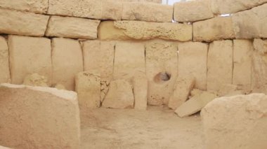 Hagar Qim, Malta, Megalitik tapınak kompleksinin içinde.