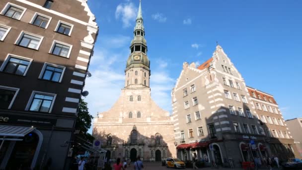 Riga Letonia Fachada Iglesia San Pedro — Vídeo de stock