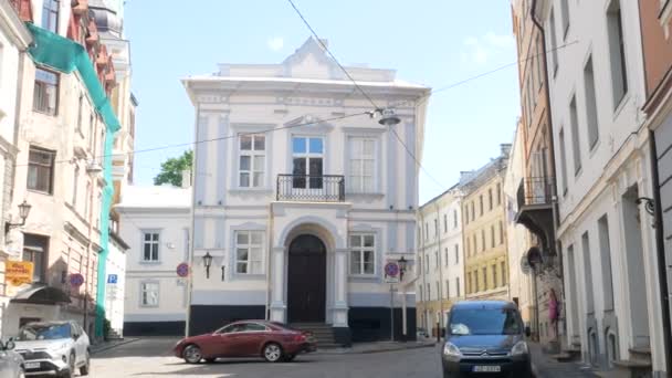 Riga Letonia Palacio Blanco Calle Arsenal — Vídeos de Stock