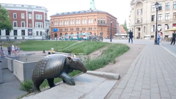 Ρίγα Λετονία Άγαλμα Ζώου Στην Πλατεία Του Καθεδρικού Ναού — Αρχείο Βίντεο
