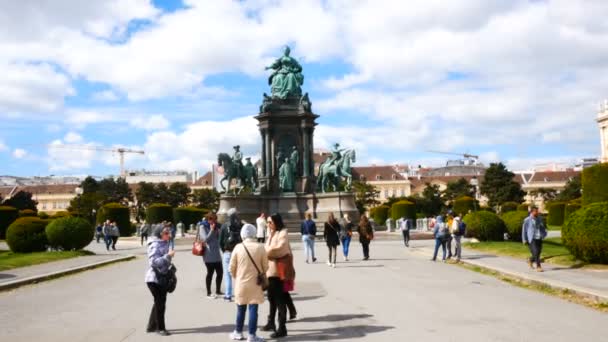 Вена Австрия Туристы Площади Марии Терезиен — стоковое видео