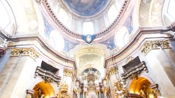 Вена Австрия Детали Внутри Католической Церкви Святого Петра — стоковое видео