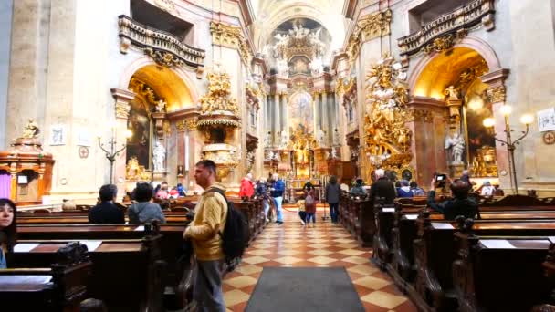 Вена Австрия Внутри Католической Церкви Святого Петра — стоковое видео