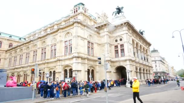 Vienna Austria Tourists Next Royal Opera House — Stock Video