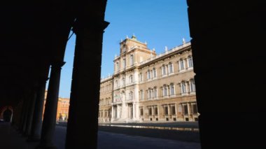 Modena, İtalya, Ducale Sarayı 'nın oyun salonundan manzara