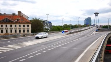 Bratislava, Slovakya, Yeni Köprü 'de trafik