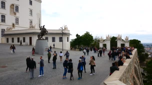 Bratislava Slovakia Toutists Square Square — Stock Video