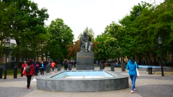 Bratislava Slowakei Statue Von Pavol Orszgh Hviezdoslav — Stockvideo