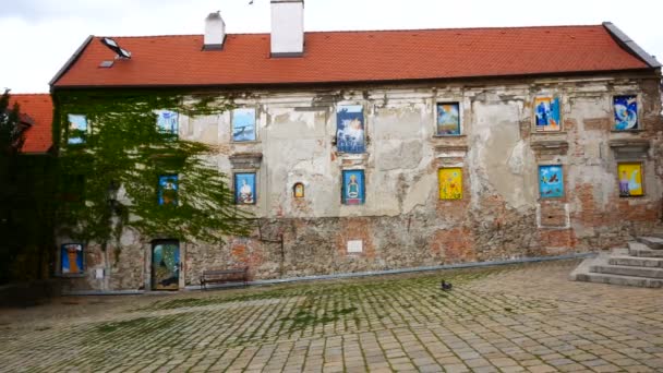 Bratislava Eslováquia Casa Com Arte Nas Janelas — Vídeo de Stock