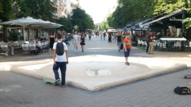 Sofya, Bulgaristan ve Vitosha Bulvarı 'nda kaykaycılar