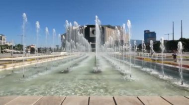 Sofya, Bulgaristan ve Ulusal Kültür Sarayı fıskiye jetlerinden manzaralı