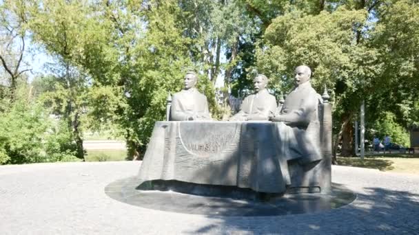 Vilnius Litauen Die Skulptur Von Petras Antanas Und Jonas Vileisis — Stockvideo